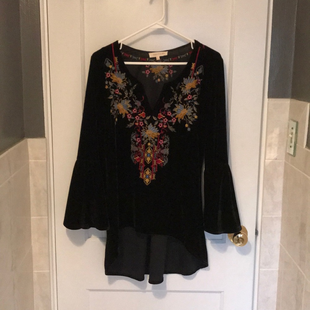 Velour bell sleeved top.